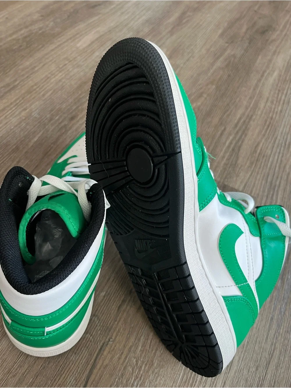 Nike Air Jordan 1 Mid Lucky Green Black White DQ8423-301 Men's 8 no box